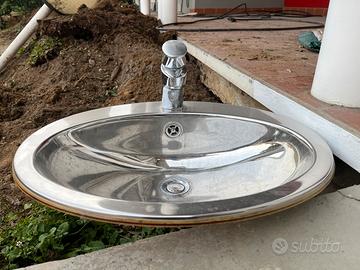 Lavandino in acciaio