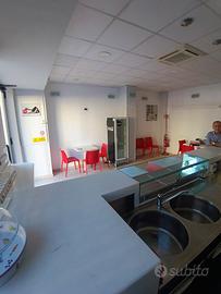 NEGOZIO arredato per BAR