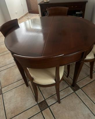 Tavolo tondo allungabile in legno  con sedie