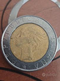 Moneta da 100 lire del 1955 e moneta da 500 lire