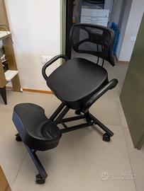 Sedia ergonomica con poggia ginocchia