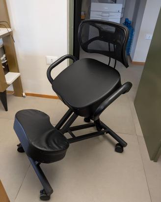 Sedia ergonomica con poggia ginocchia