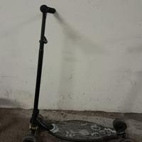 Monopattino a 4 ruote