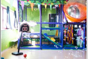 Si Affitta locale polifunzionale con Giochi