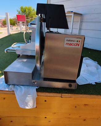 Affettatrice professionale Italiana Macchi AV370 C