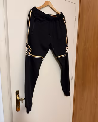 Pantaloni da uomo sono molte nuove