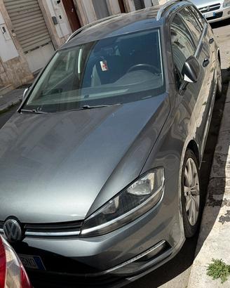 Golf Variant 1.6 TDI  DSG Executive BlueMotion