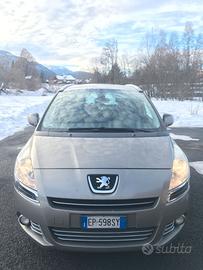 Peugeot 5008 del 2013 con 7 posti e 111000km