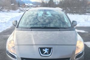 Peugeot 5008 del 2013 con 7 posti e 111000km