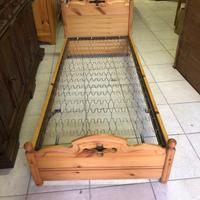 Letto in legno massello di pino