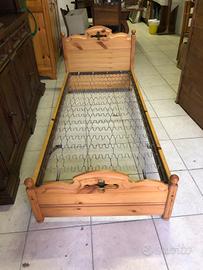 Letto in legno massello di pino