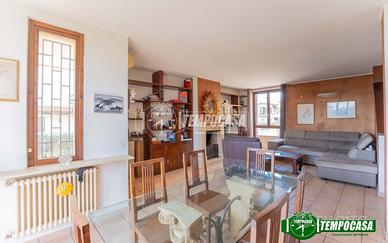 AMPIA VILLA BIFAMILIARE CON GIARDINO PRIVATO