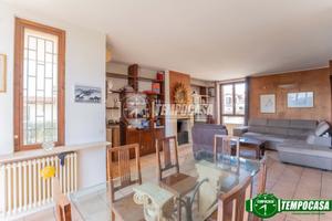 AMPIA VILLA BIFAMILIARE CON GIARDINO PRIVATO