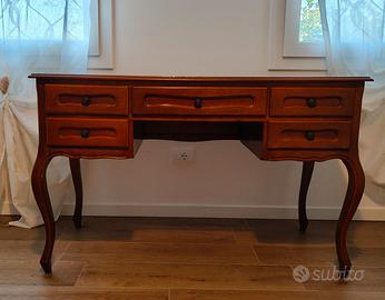 Scrivania in legno