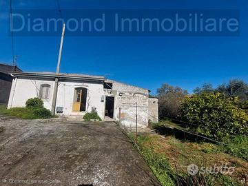 Casa di campagna con terreno a Verzella