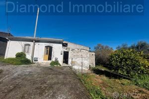 Casa di campagna con terreno a Verzella
