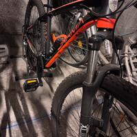 Mountain bike Zarma nera/arancione freni idraulici
