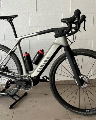 Bicicletta elettrica E-Gravel Canyon Grail ON CF7