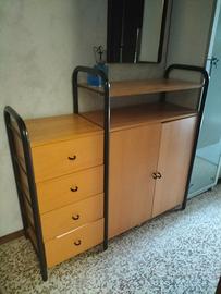 mobiletto con cassetti e 2 antine