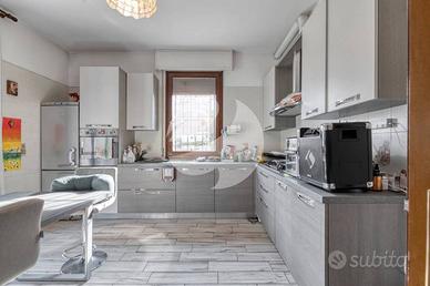 Villa di 324 m² con più di 5 locali e box auto dop