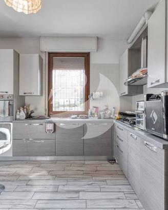 Villa di 324 m² con più di 5 locali e box auto dop