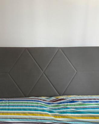 Testiera imbottita letto una piazza e mezzo .