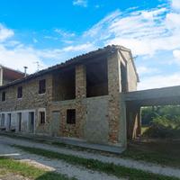 RUSTICO CON CORTE ESCLUSIVA