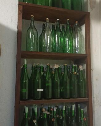 Dono bottiglie, bottiglioni e cestelli per vino