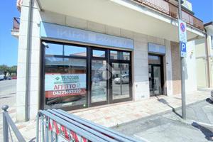 NEGOZIO A PREGANZIOL