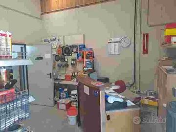 Attività commerciale di vendita materiale edile