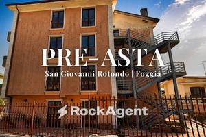 Palazzo / Stabile di 5000 m² con più di 5 locali a