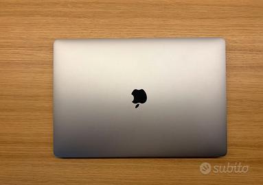 MacBook Pro 15” 2018 – i7 – 32GB RAM – 512GB SSD –