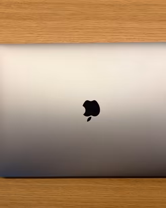 MacBook Pro 15” 2018 – i7 – 32GB RAM – 512GB SSD –