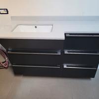 mobile bagno con lavabo e marmo