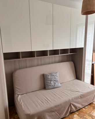 Armadio e divano letto