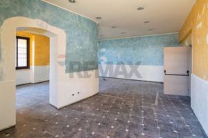 Locale Commerciale - Aci Catena