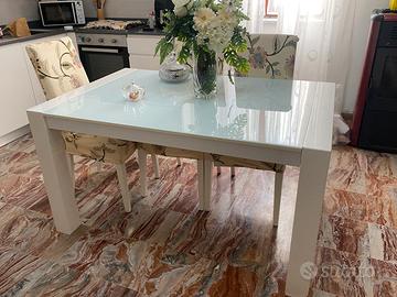 Tavolo moderno estendibile