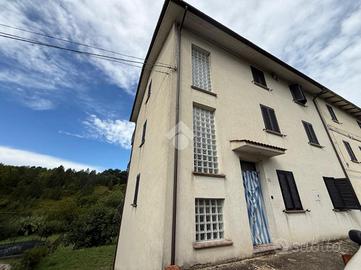 CASA INDIPENDENTE A SCHEGGIA E PASCELUPO