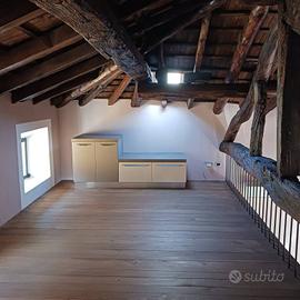 Casa indipendente di 482 m² con più di 5 locali a 