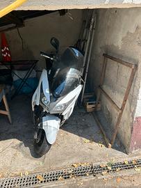 Kymco X-Town 125 incidentato