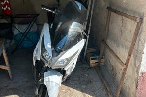 Kymco X-Town 125 incidentato