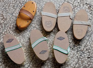 spazzole per mucche e cavalli