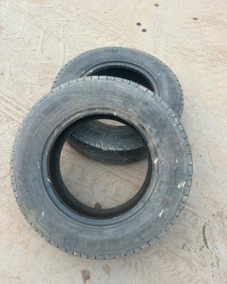 Gomme 205/70r15