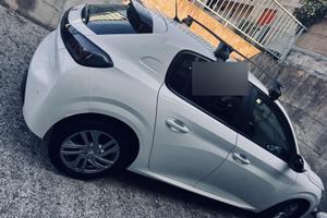 Peugeot 208 NEOPATENTATI