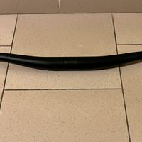 Manubrio Cube Rise Trail Bar