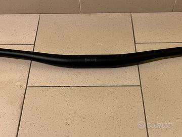 Manubrio Cube Rise Trail Bar