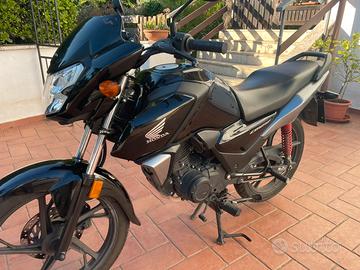 Honda cb 125 f (anno 2022)