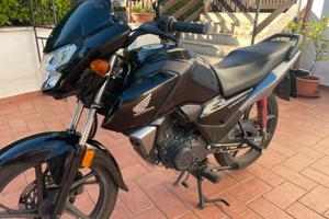 Honda cb 125 f (anno 2022)