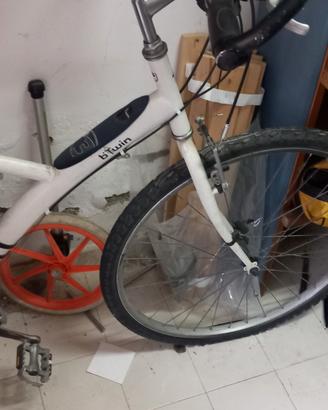 bicicletta bitwin con specchietti e contachilometl