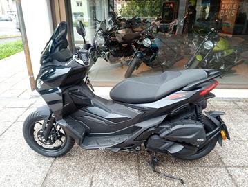 Aprilia SR GT 200